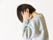 横向き寝で耳が痛くなるのはなぜ？睡眠時の対策もご紹介！